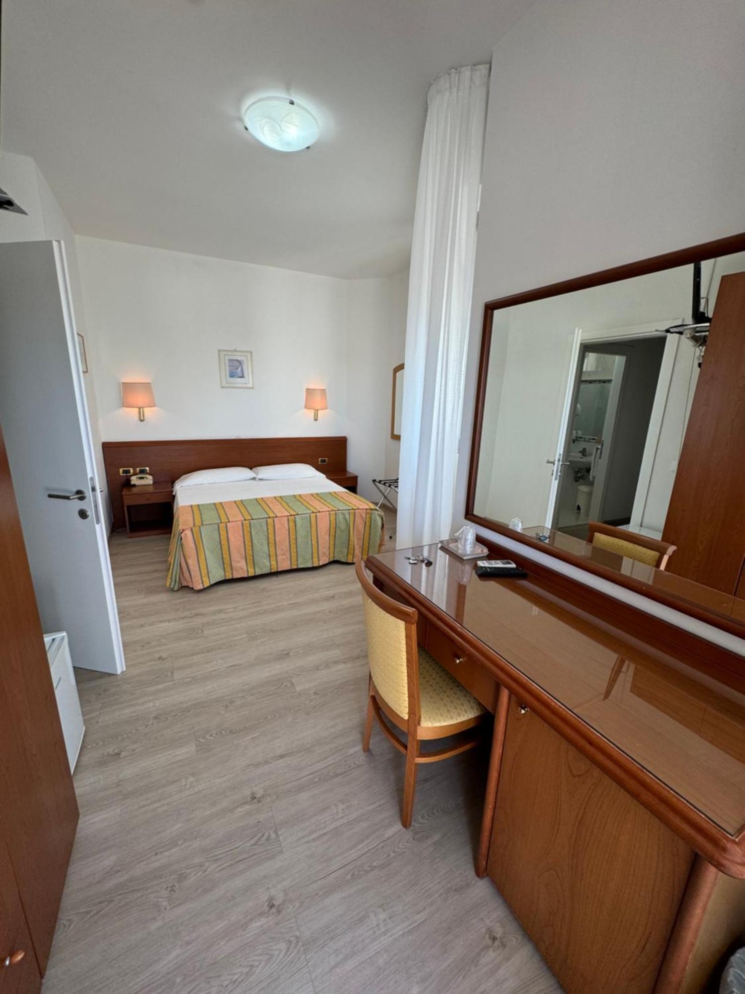 Hotel San Francisco Линяно Сабиадоро Екстериор снимка